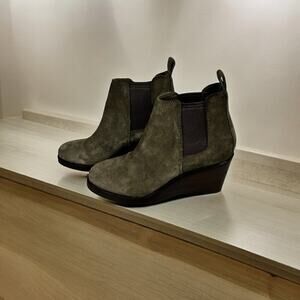 Clarks Women's Sz 8 Clarkdale Green Suede Leather Wedge Ankle Boots